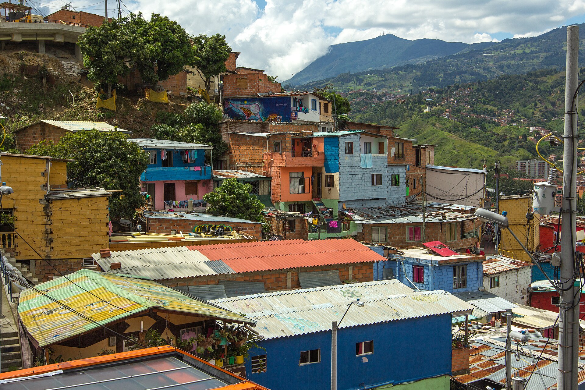 Comuna 13: arte urbano y resiliencia