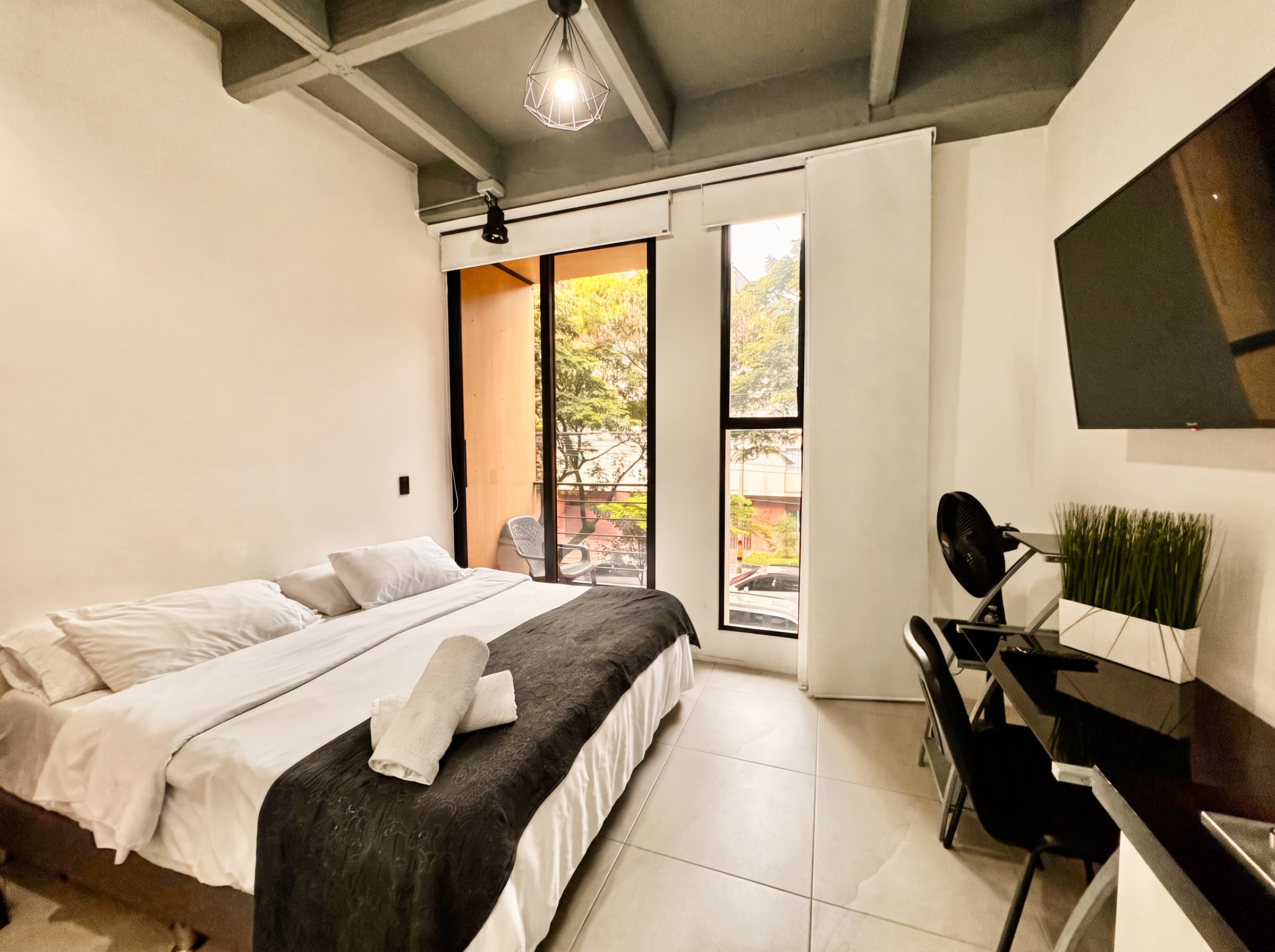 Loft 201 con Balcón en Laureles a una cuadra de La 70